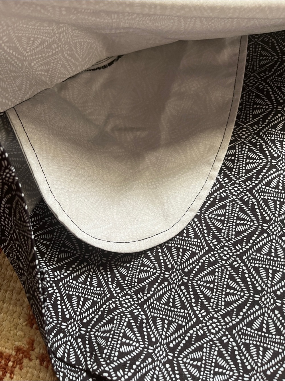 Rip Skirt Hawaii Black and White Pattern Size Small - Picture 5 of 8